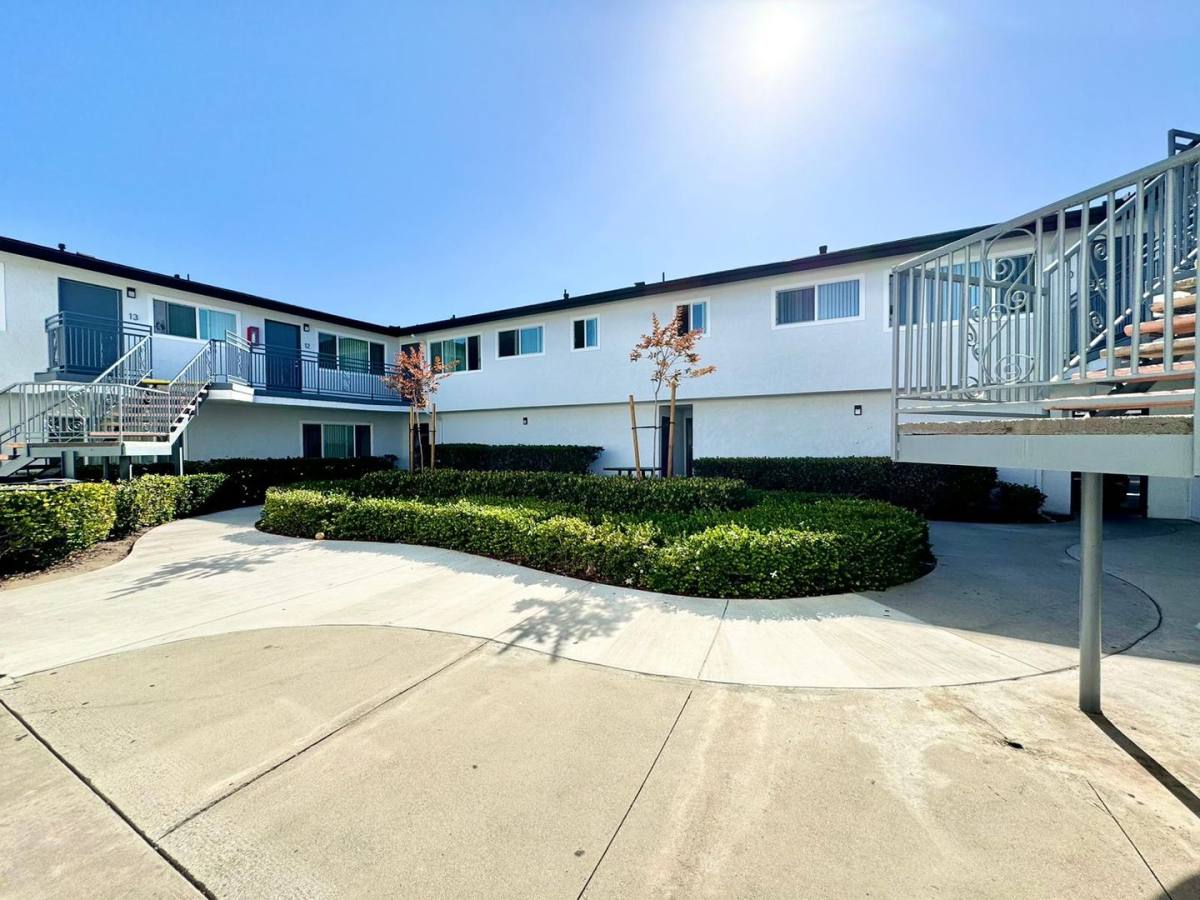Apartment for rent at 2810 -2820 Huntington St, Huntington Beach, CA 92648
