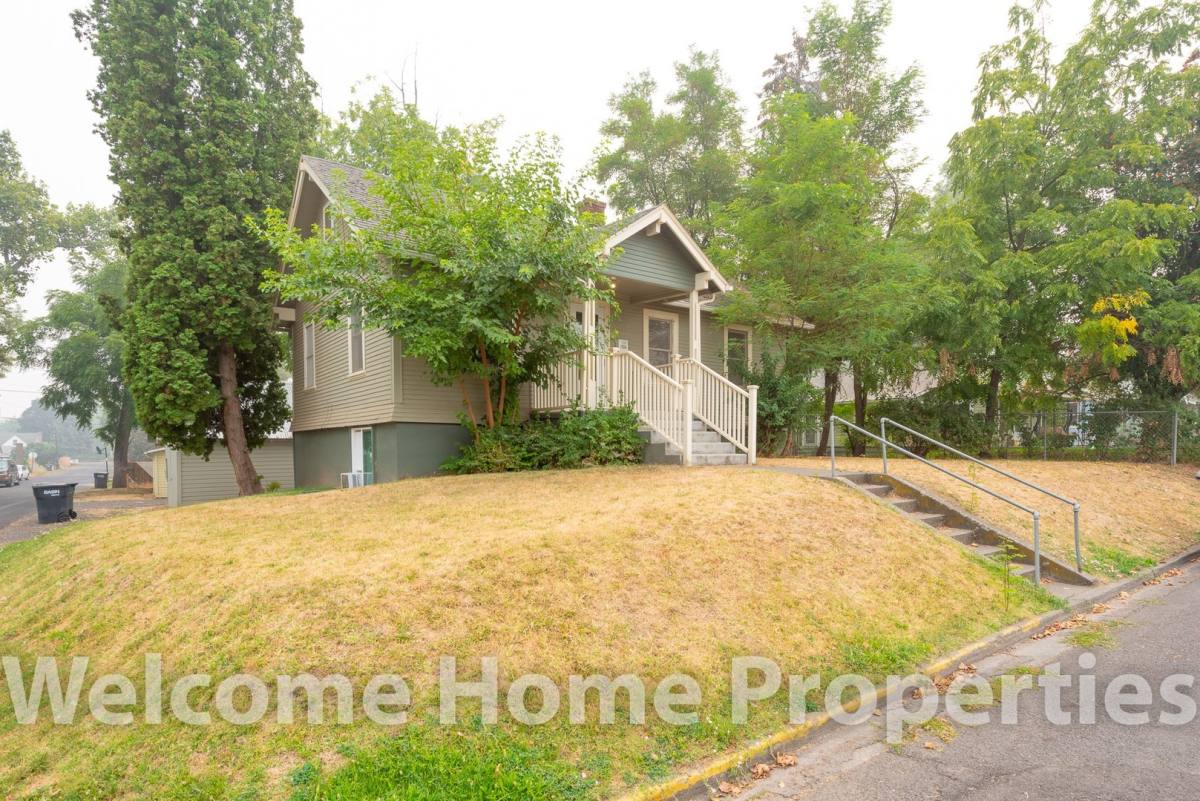 Apartment for rent at 128 SE 2nd St, College Place, WA 99324
