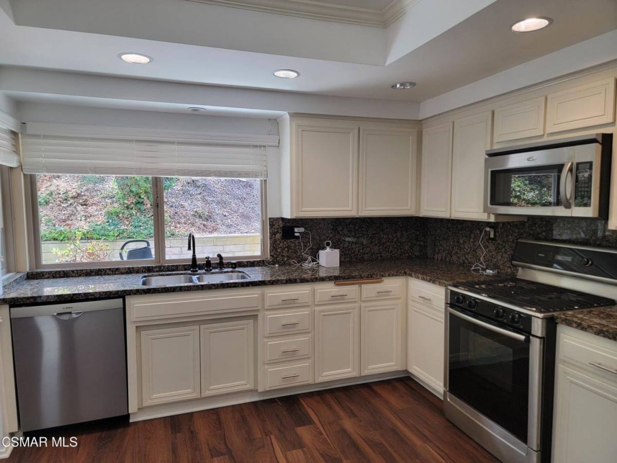 House for rent at 28910 Calabria Dr, Agoura Hills, CA 91301