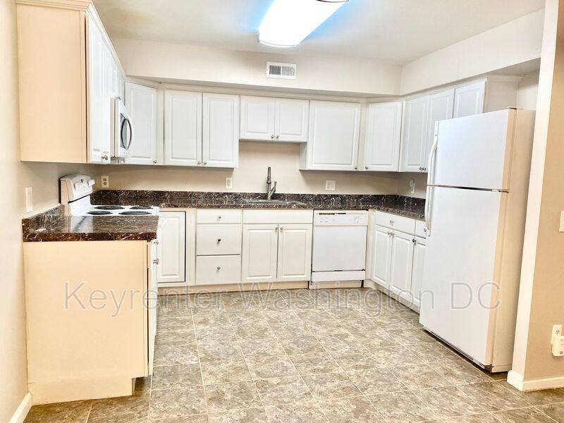 Condo for rent at 17405 Pipers Way, Olney, MD 20832