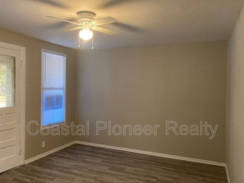 Apartment for rent at 2004 2nd Ave E #2, Bradenton, FL 34208