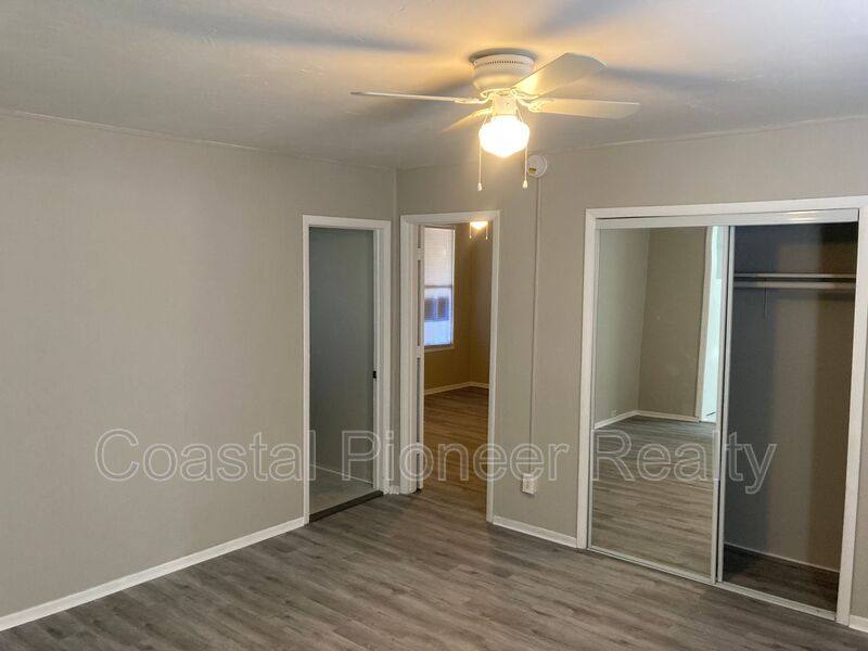Apartment for rent at 2004 2nd Ave E #2, Bradenton, FL 34208