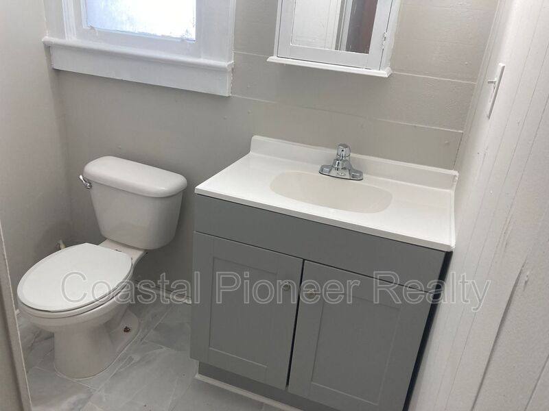Apartment for rent at 2004 2nd Ave E #2, Bradenton, FL 34208