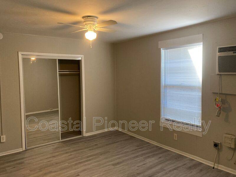 Apartment for rent at 2004 2nd Ave E #2, Bradenton, FL 34208