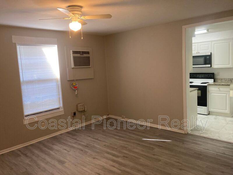 Apartment for rent at 2004 2nd Ave E #2, Bradenton, FL 34208