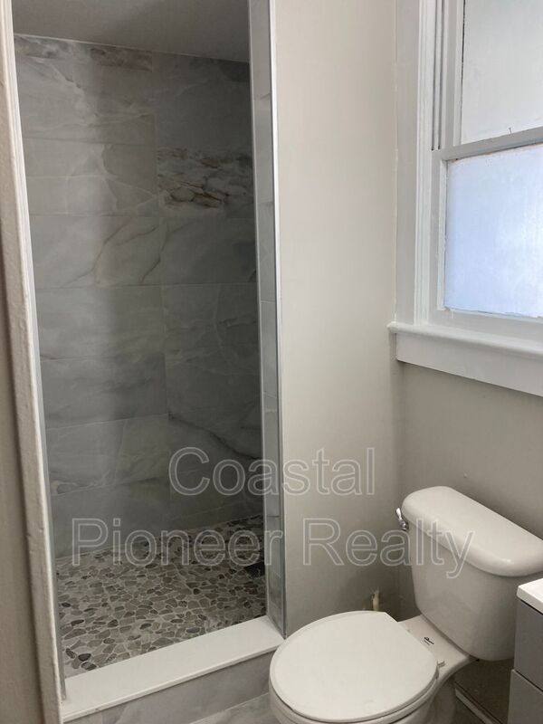 Apartment for rent at 2004 2nd Ave E #2, Bradenton, FL 34208