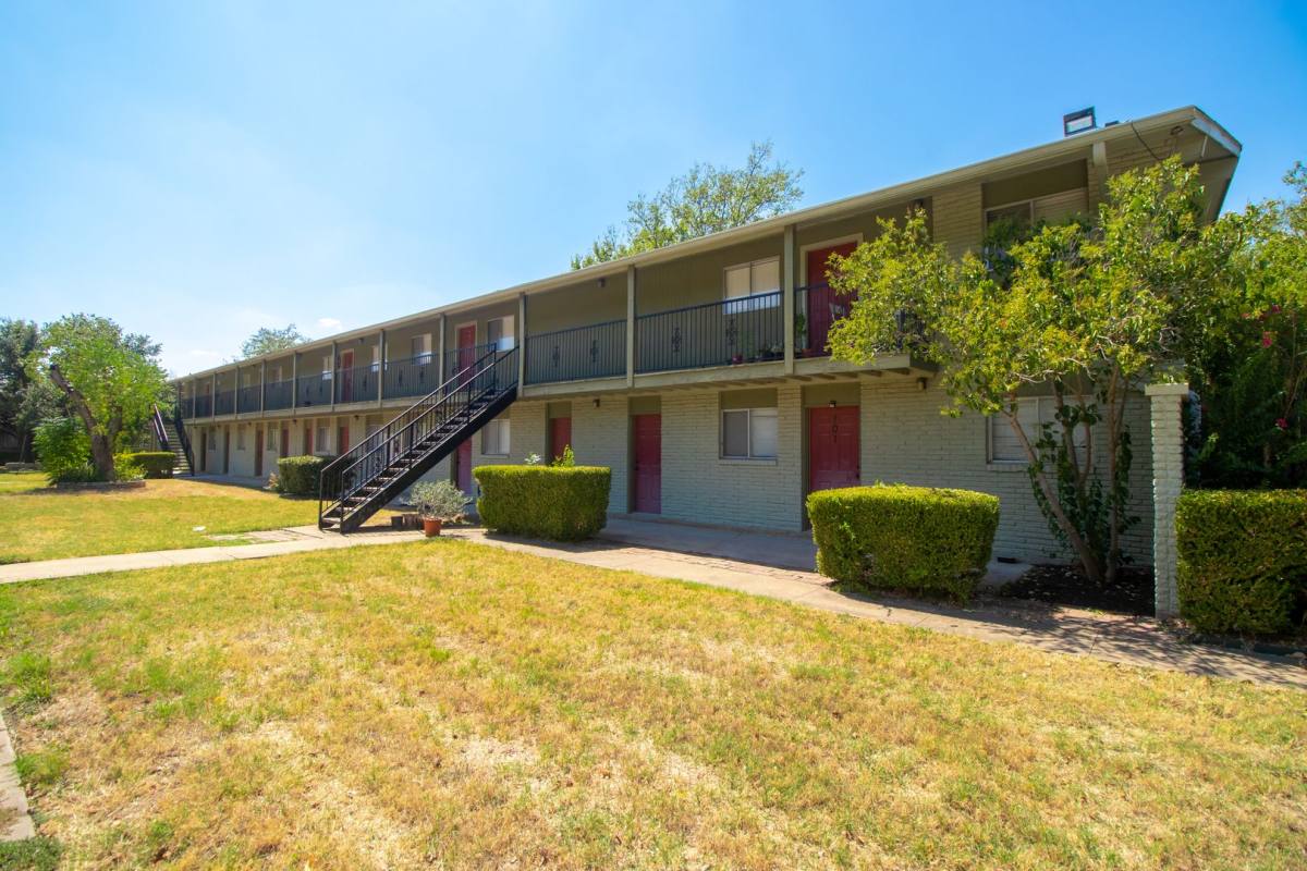 Apartment for rent at 806 E 13th St, Georgetown, TX 78626