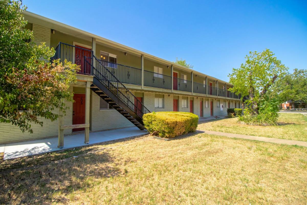 Apartment for rent at 806 E 13th St, Georgetown, TX 78626