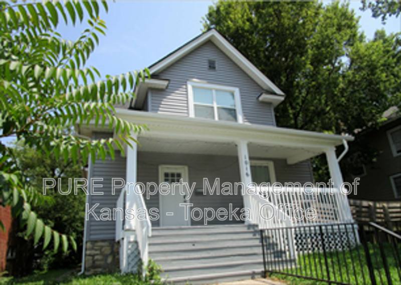 House for rent at 1016 SW College Ave, Topeka, KS 66604