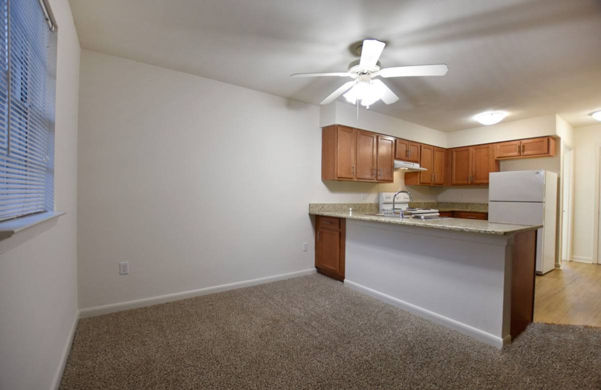 Apartment for rent at 2912 Metairie Court, Metairie, LA 70002