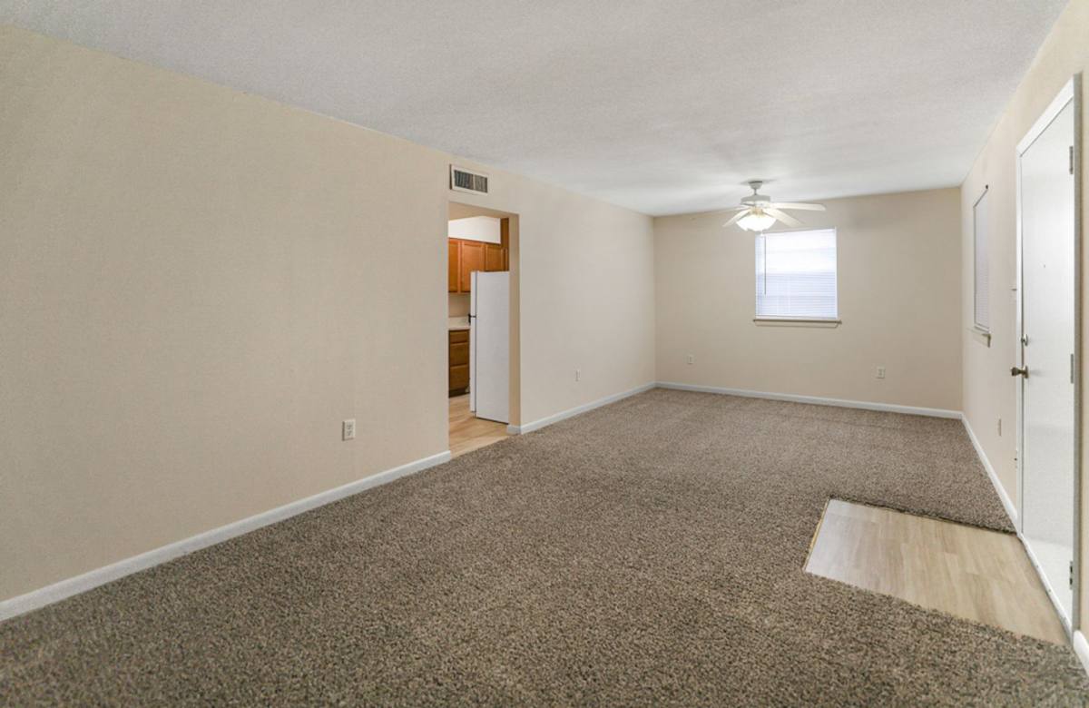 Apartment for rent at 2912 Metairie Court, Metairie, LA 70002