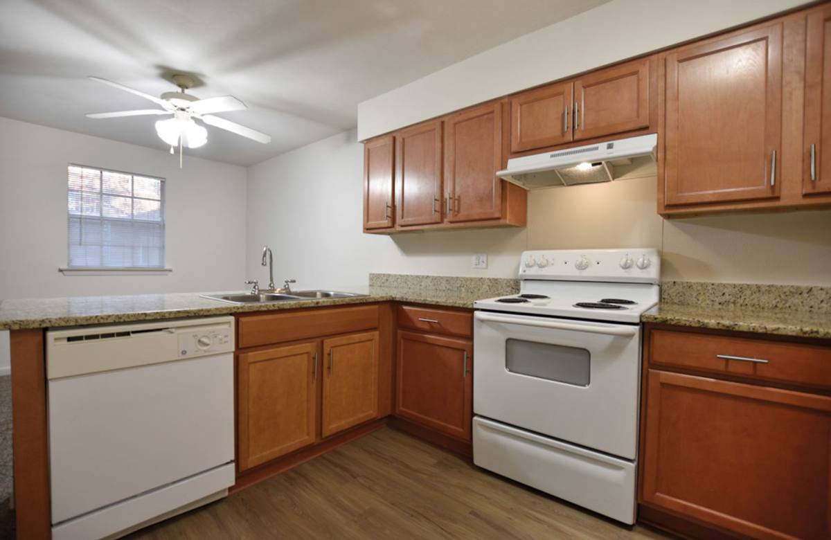 Apartment for rent at 2912 Metairie Court, Metairie, LA 70002