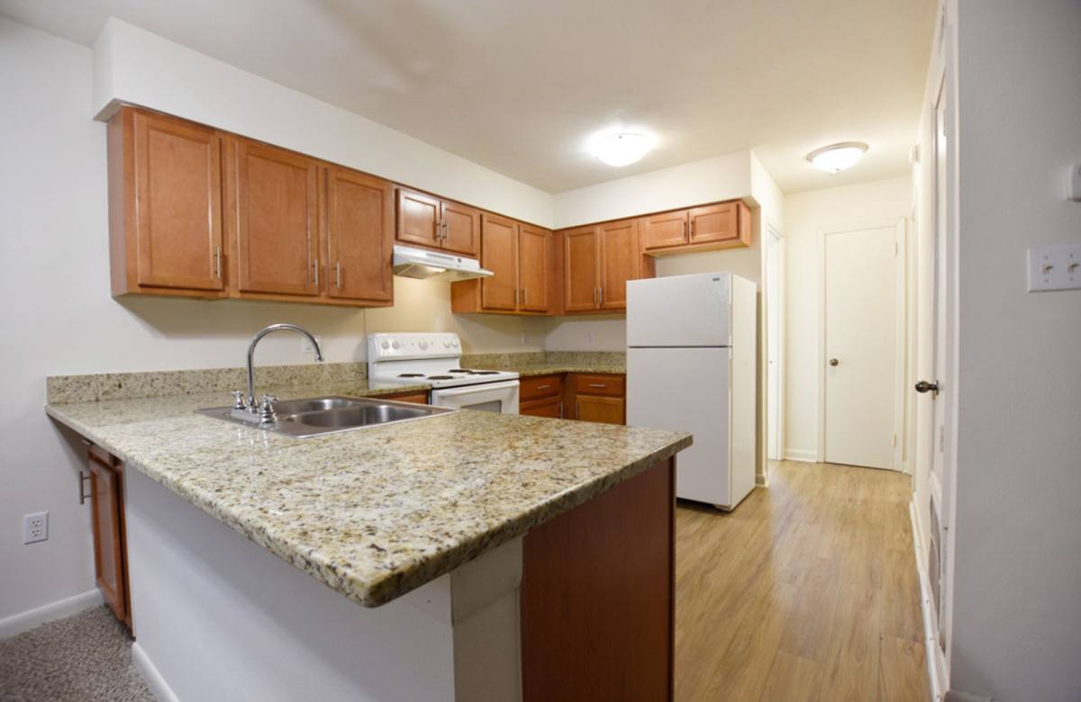 Apartment for rent at 2912 Metairie Court, Metairie, LA 70002