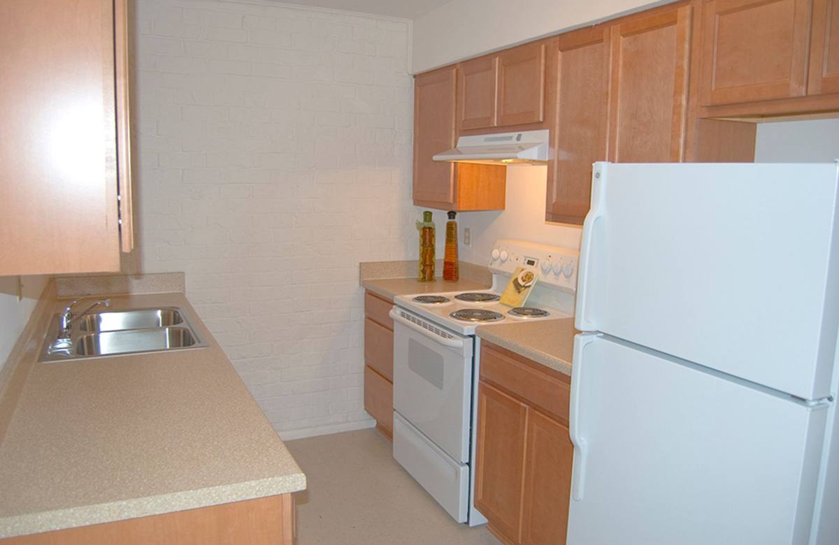 Apartment for rent at 2912 Metairie Court, Metairie, LA 70002