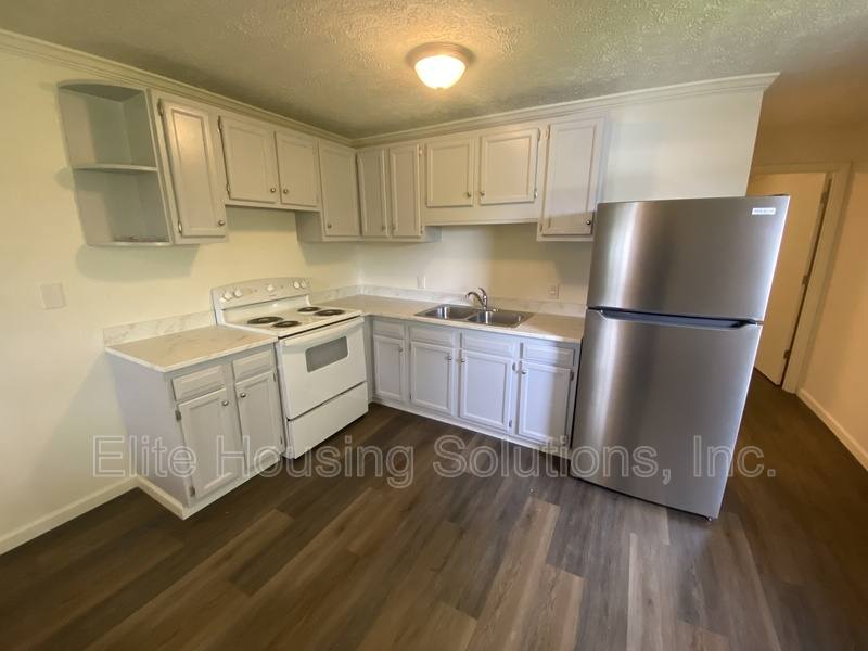 Apartment for rent at 108 E Buck Ave #D, Rural Retreat, VA 24368