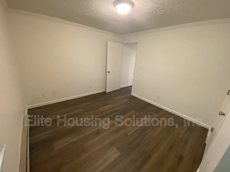 Apartment for rent at 108 E Buck Ave #D, Rural Retreat, VA 24368
