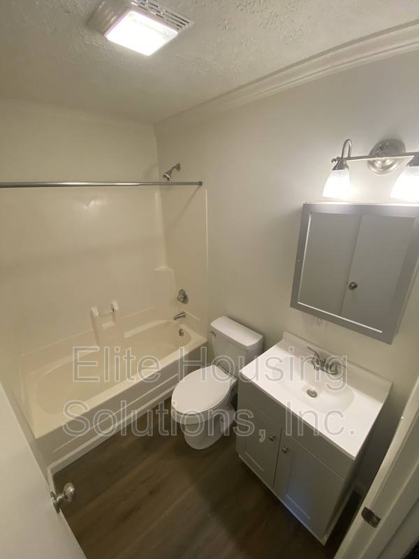 Apartment for rent at 108 E Buck Ave #D, Rural Retreat, VA 24368