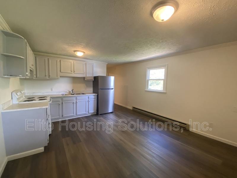 Apartment for rent at 108 E Buck Ave #D, Rural Retreat, VA 24368