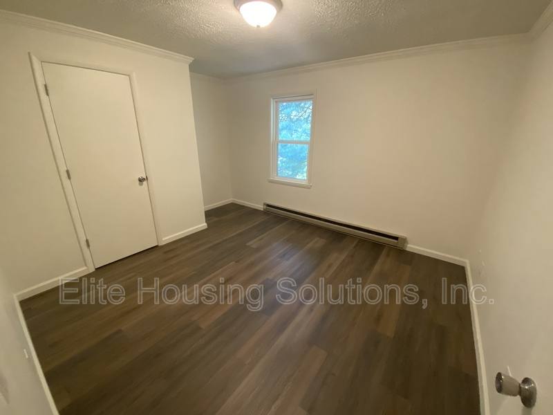 Apartment for rent at 108 E Buck Ave #D, Rural Retreat, VA 24368