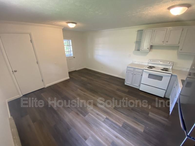 Apartment for rent at 108 E Buck Ave #D, Rural Retreat, VA 24368