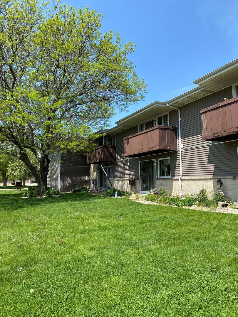 Apartment for rent at 2111 Refset Dr, Janesville, WI 53545