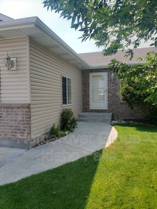 Townhouse for rent at 390 Bridger Dr, Idaho Falls, ID 83406