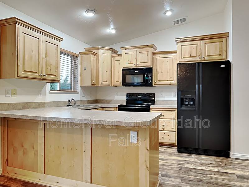 Townhouse for rent at 390 Bridger Dr, Idaho Falls, ID 83406