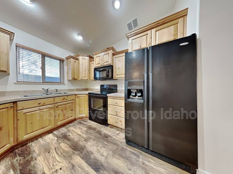 Townhouse for rent at 390 Bridger Dr, Idaho Falls, ID 83406