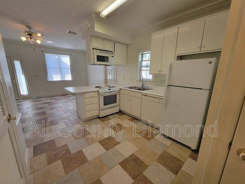 Apartment for rent at 2617 Cypress St, Panama City, FL 32408