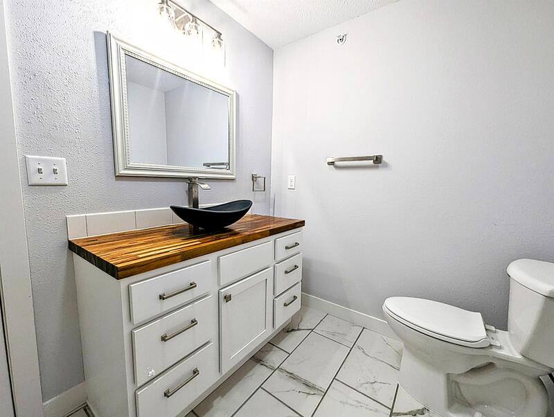 Apartment for rent at 413 Jefferson St #2, Pella, IA 50219