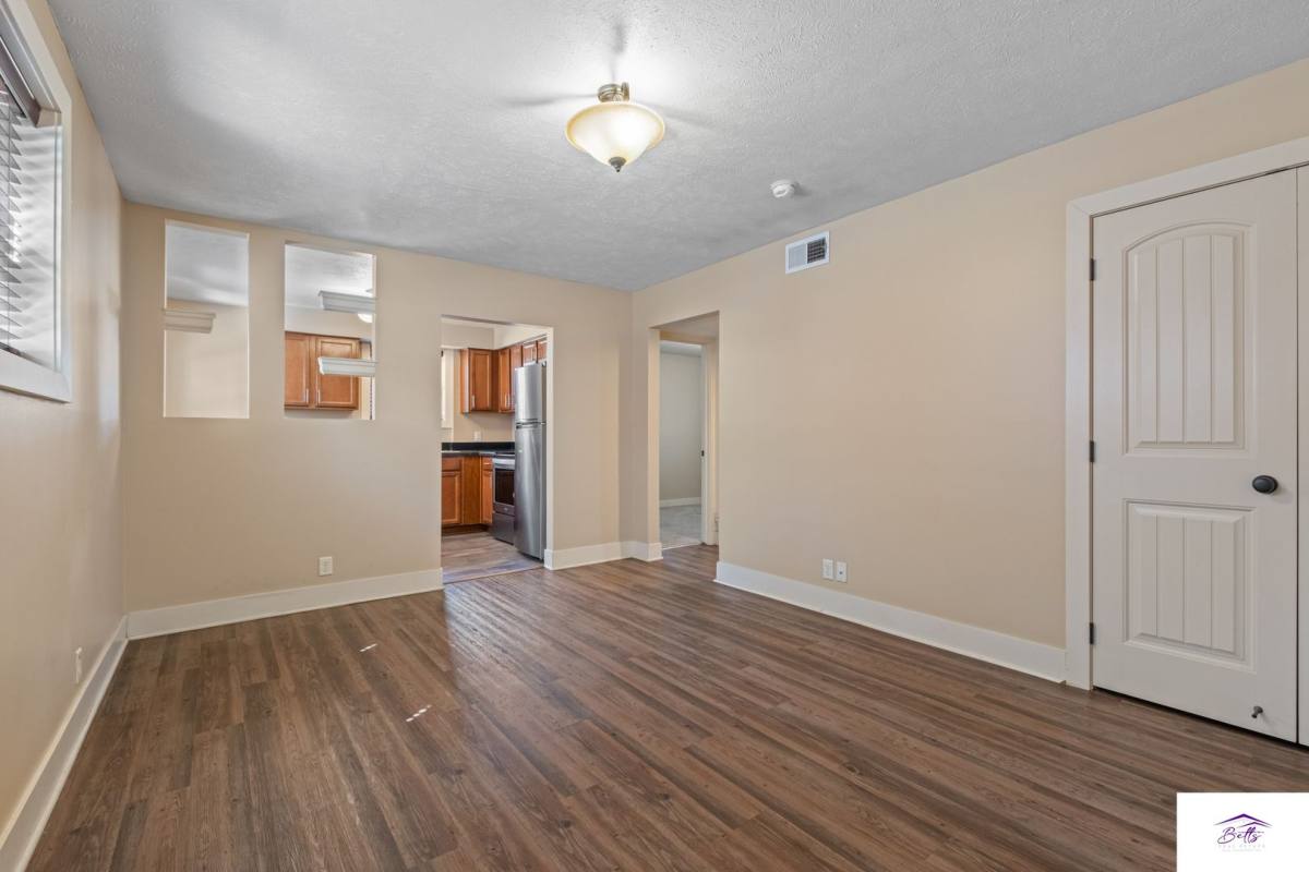 Apartment for rent at 1017 S 31st St, Omaha, NE 68105