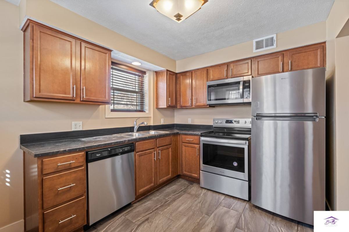 Apartment for rent at 1017 S 31st St, Omaha, NE 68105