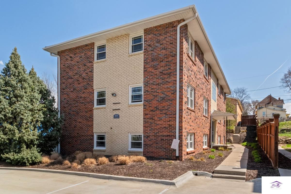 Apartment for rent at 1017 S 31st St, Omaha, NE 68105