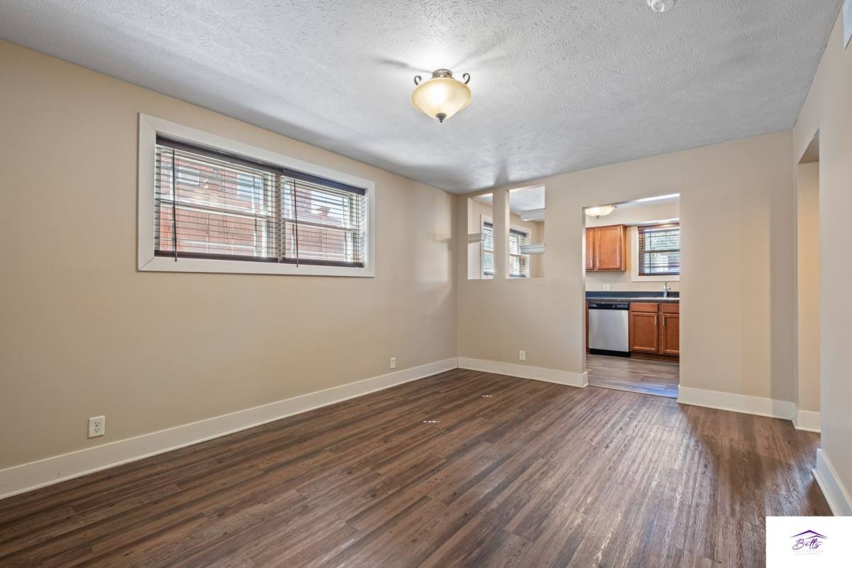 Apartment for rent at 1017 S 31st St, Omaha, NE 68105