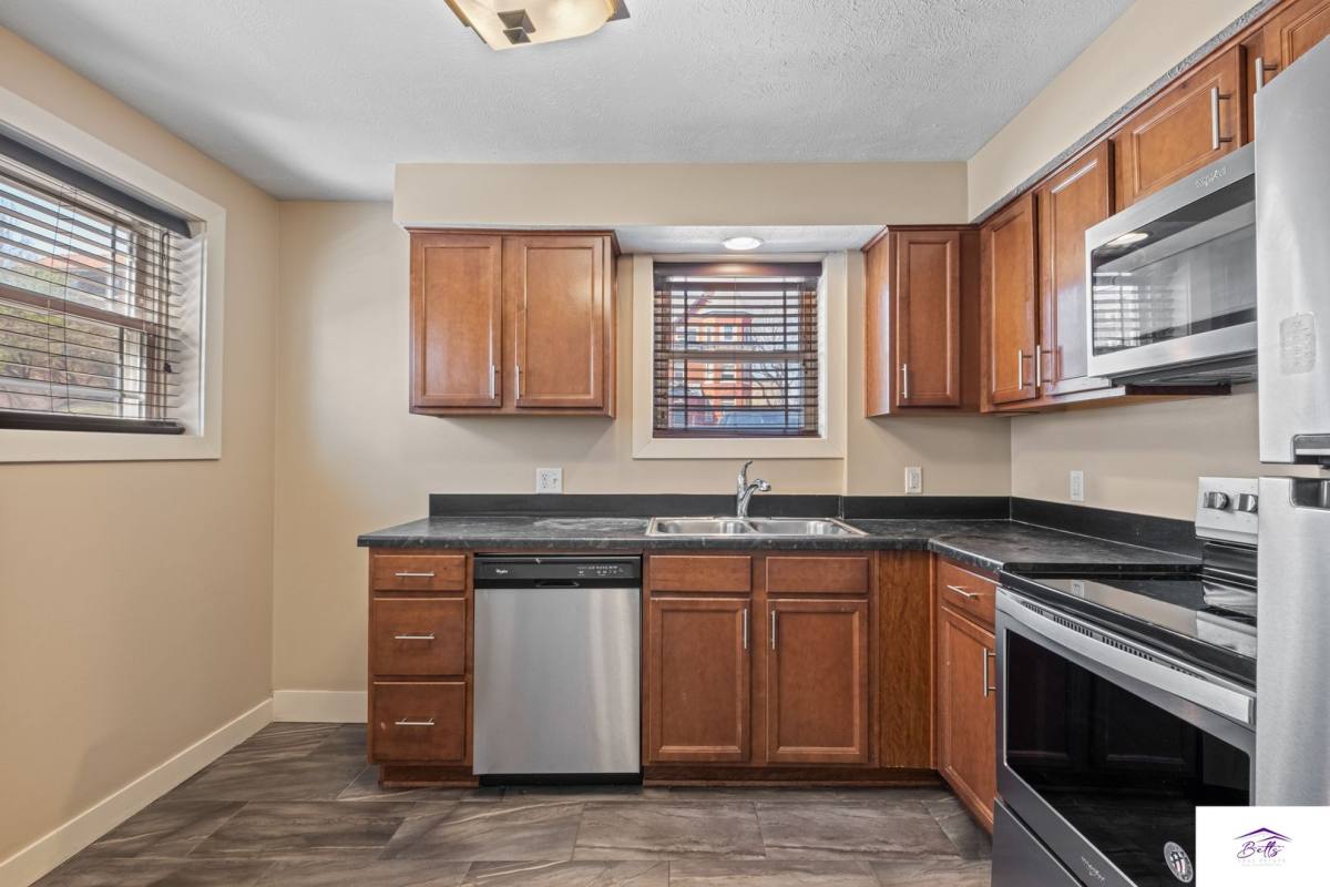 Apartment for rent at 1017 S 31st St, Omaha, NE 68105