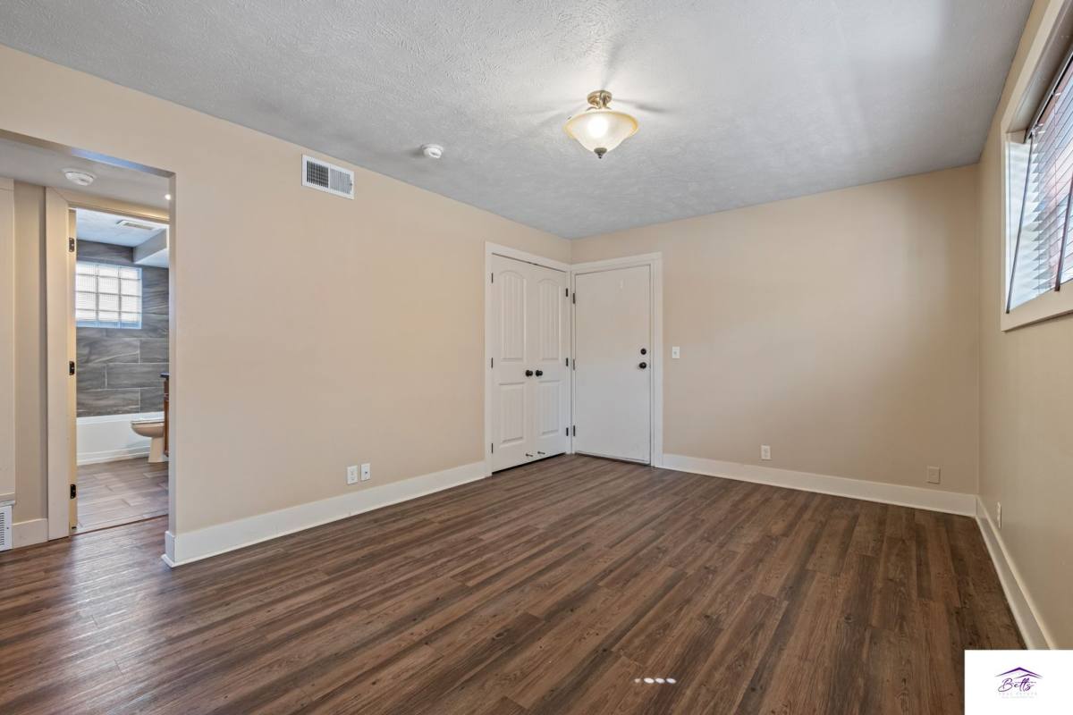 Apartment for rent at 1017 S 31st St, Omaha, NE 68105