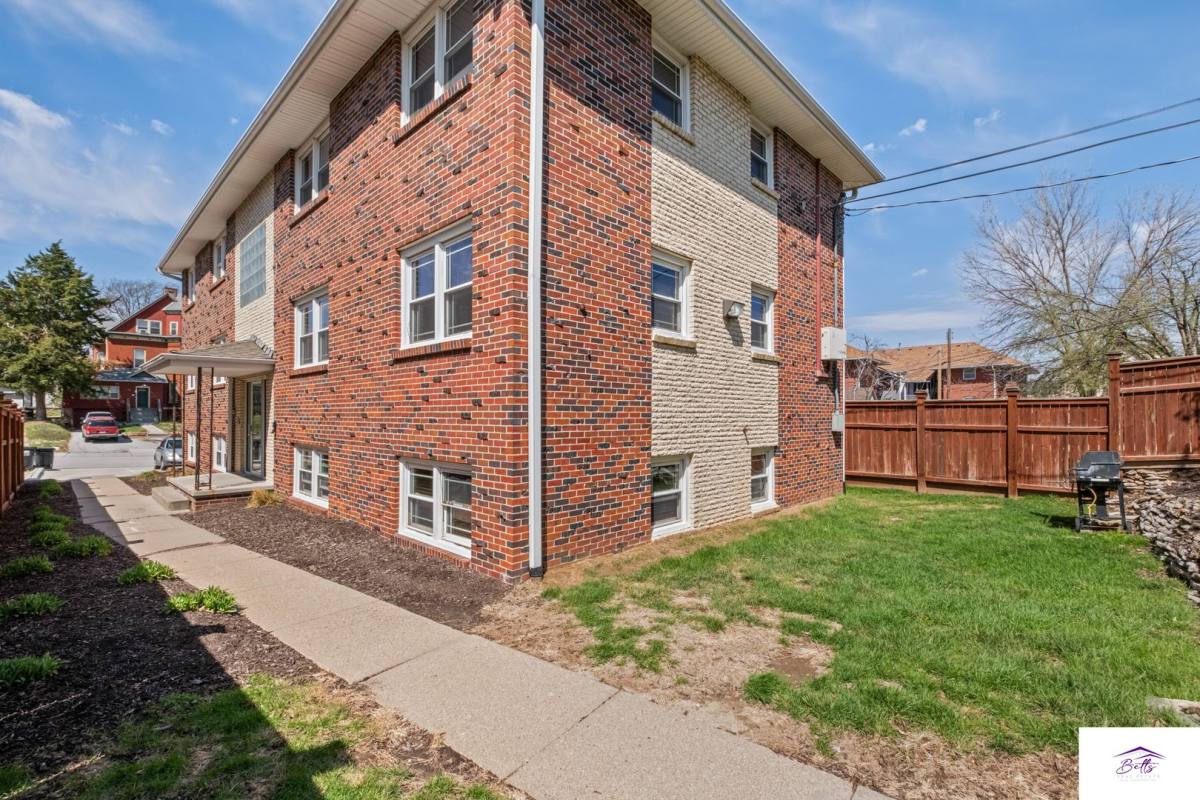 Apartment for rent at 1017 S 31st St, Omaha, NE 68105