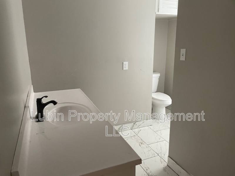 House for rent at 3558 Hallbrook St, Memphis, TN 38127
