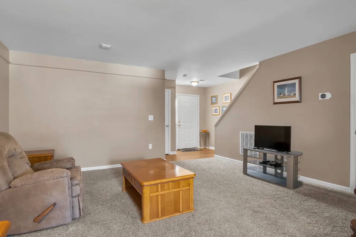 Townhouse for rent at 7214 Huntingdon St, Harrisburg, PA 17111