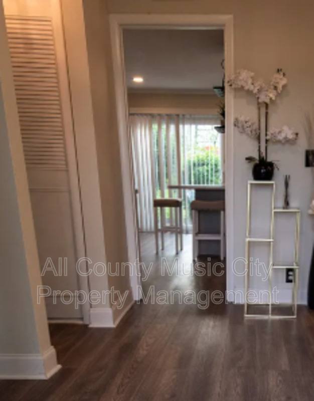 Townhouse for rent at 129 Hermitage Wood Dr, Hermitage, TN 37076
