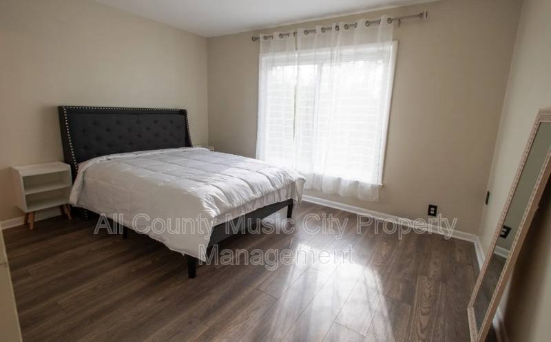 Townhouse for rent at 129 Hermitage Wood Dr, Hermitage, TN 37076