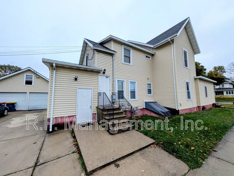 Apartment for rent at 538 2nd St NW, Faribault, MN 55021