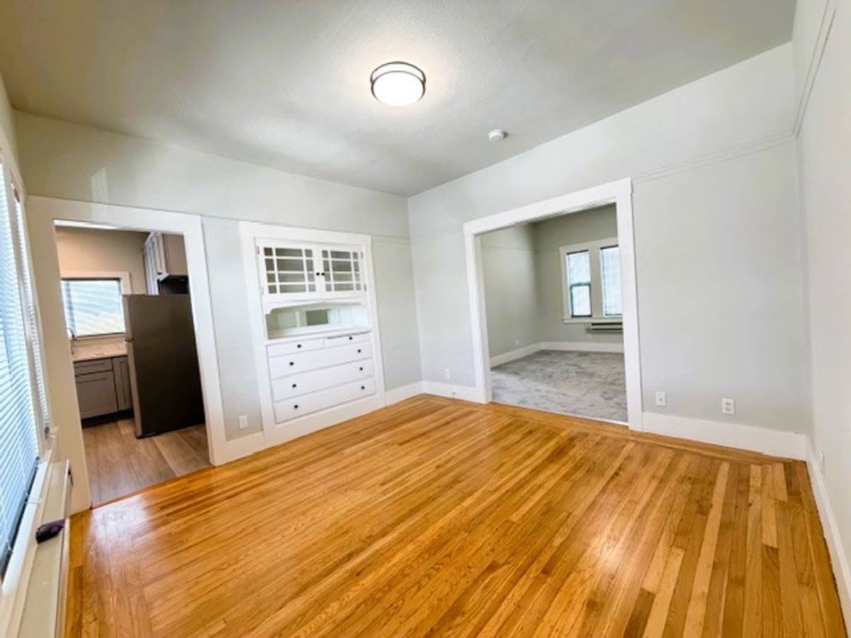 Apartment for rent at 507-513 International Blvd, Oakland, CA 94606