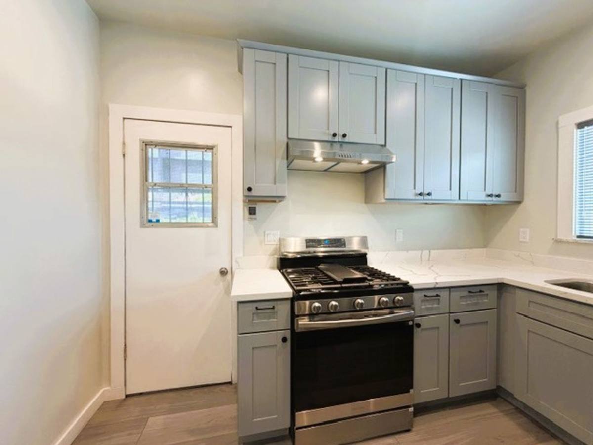 Apartment for rent at 507-513 International Blvd, Oakland, CA 94606