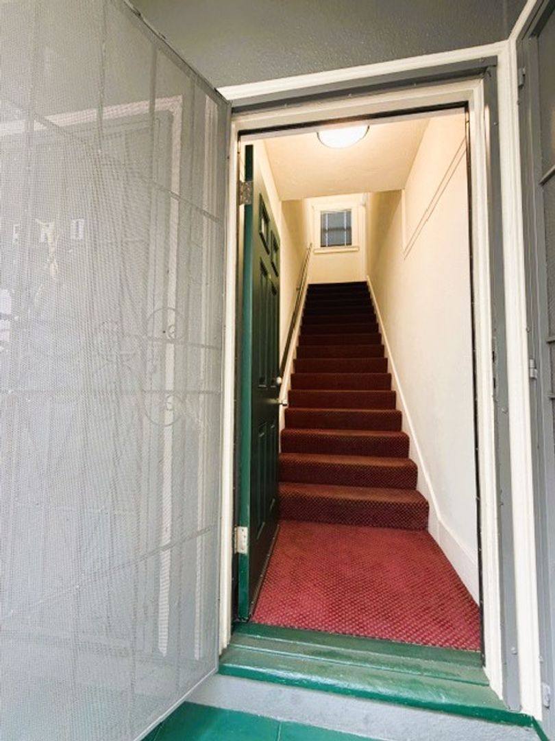 Apartment for rent at 507-513 International Blvd, Oakland, CA 94606