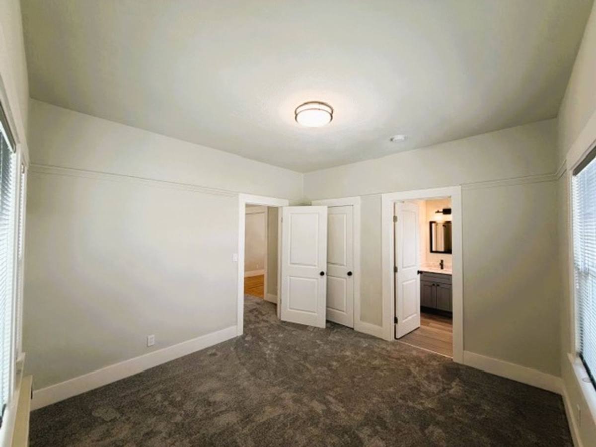 Apartment for rent at 507-513 International Blvd, Oakland, CA 94606