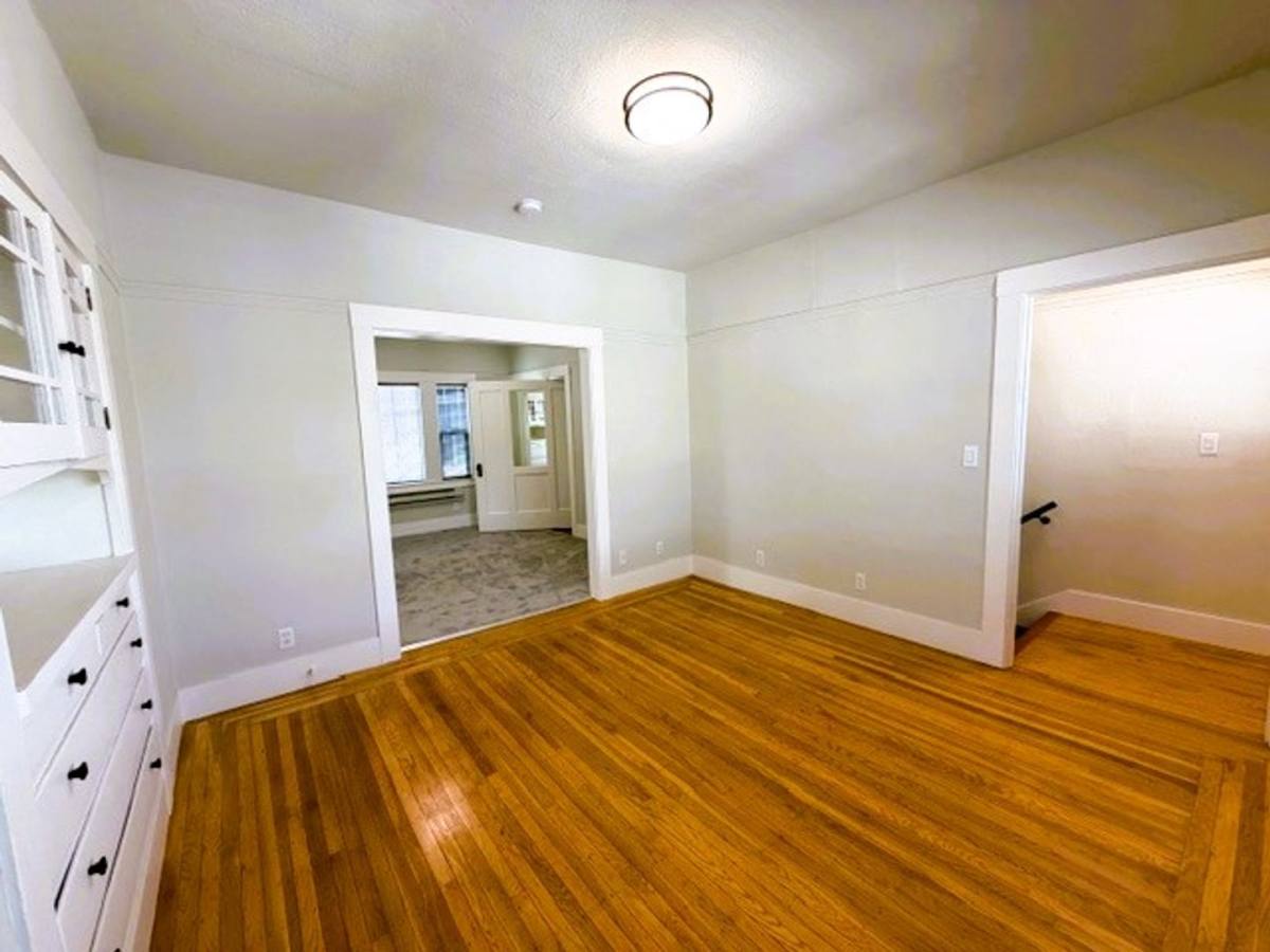 Apartment for rent at 507-513 International Blvd, Oakland, CA 94606