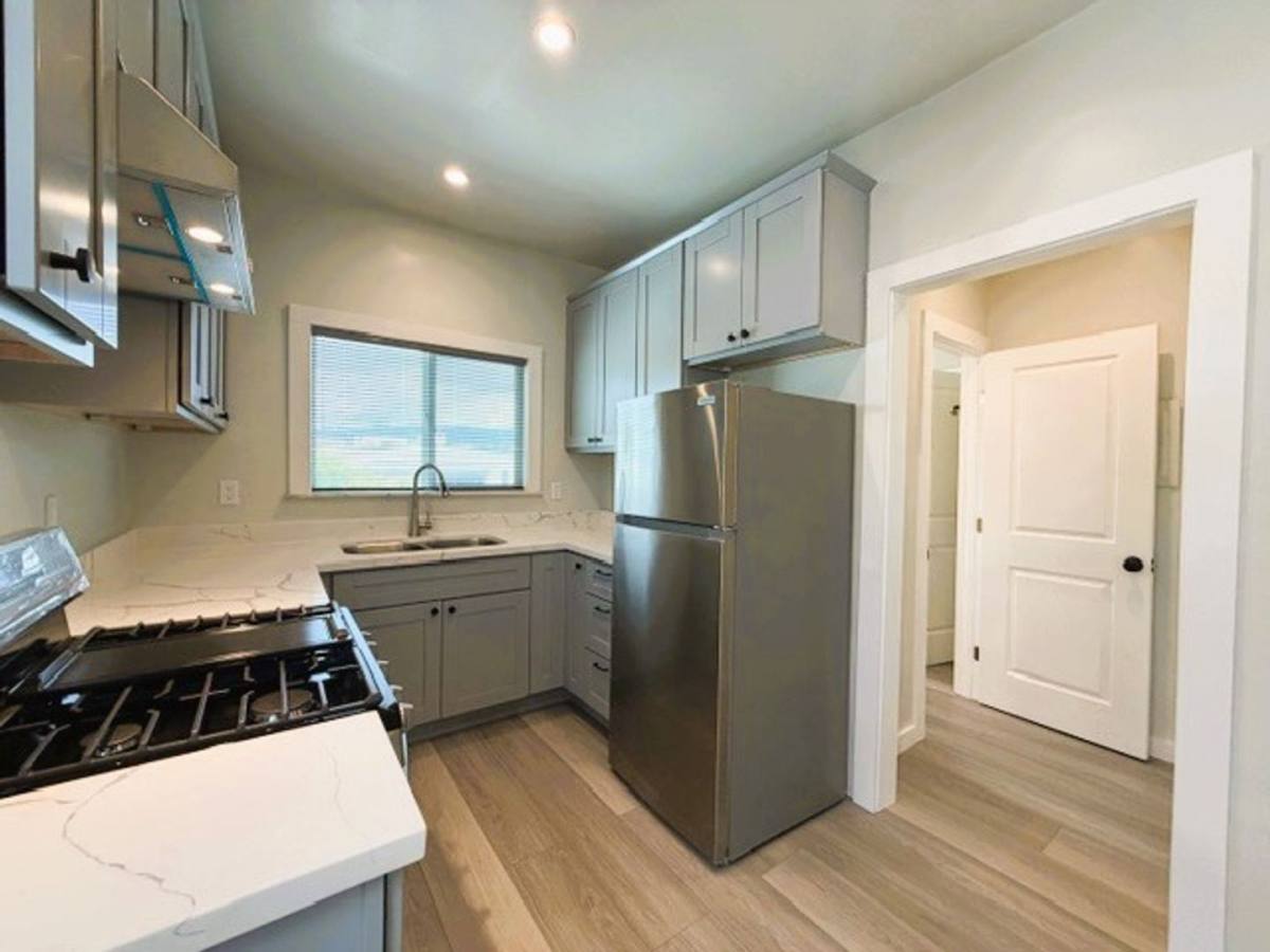Apartment for rent at 507-513 International Blvd, Oakland, CA 94606