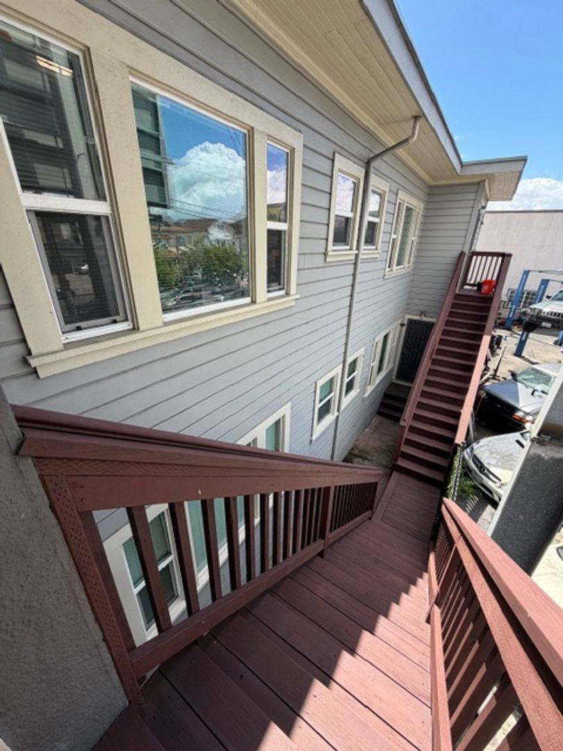 Apartment for rent at 507-513 International Blvd, Oakland, CA 94606
