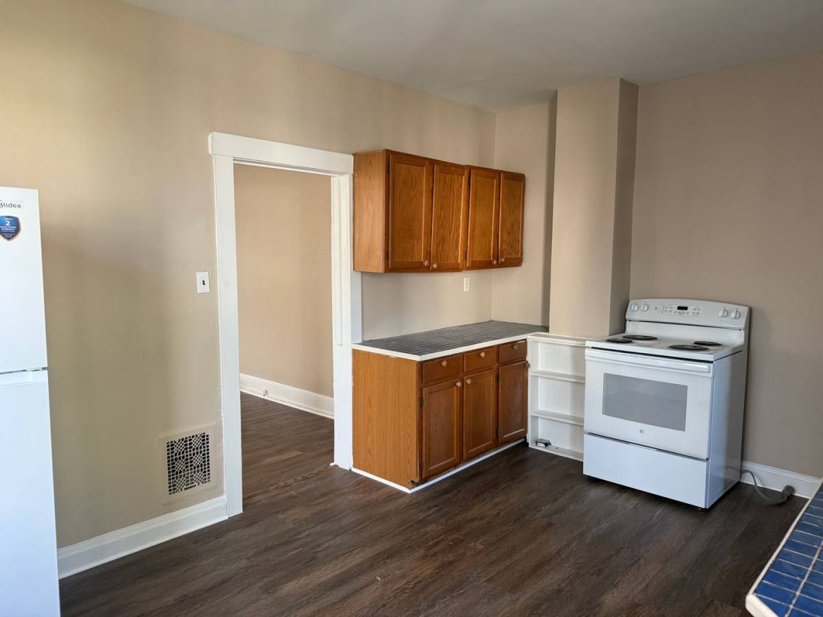 Apartment for rent at 823 Pine St, Hagerstown, MD 21740